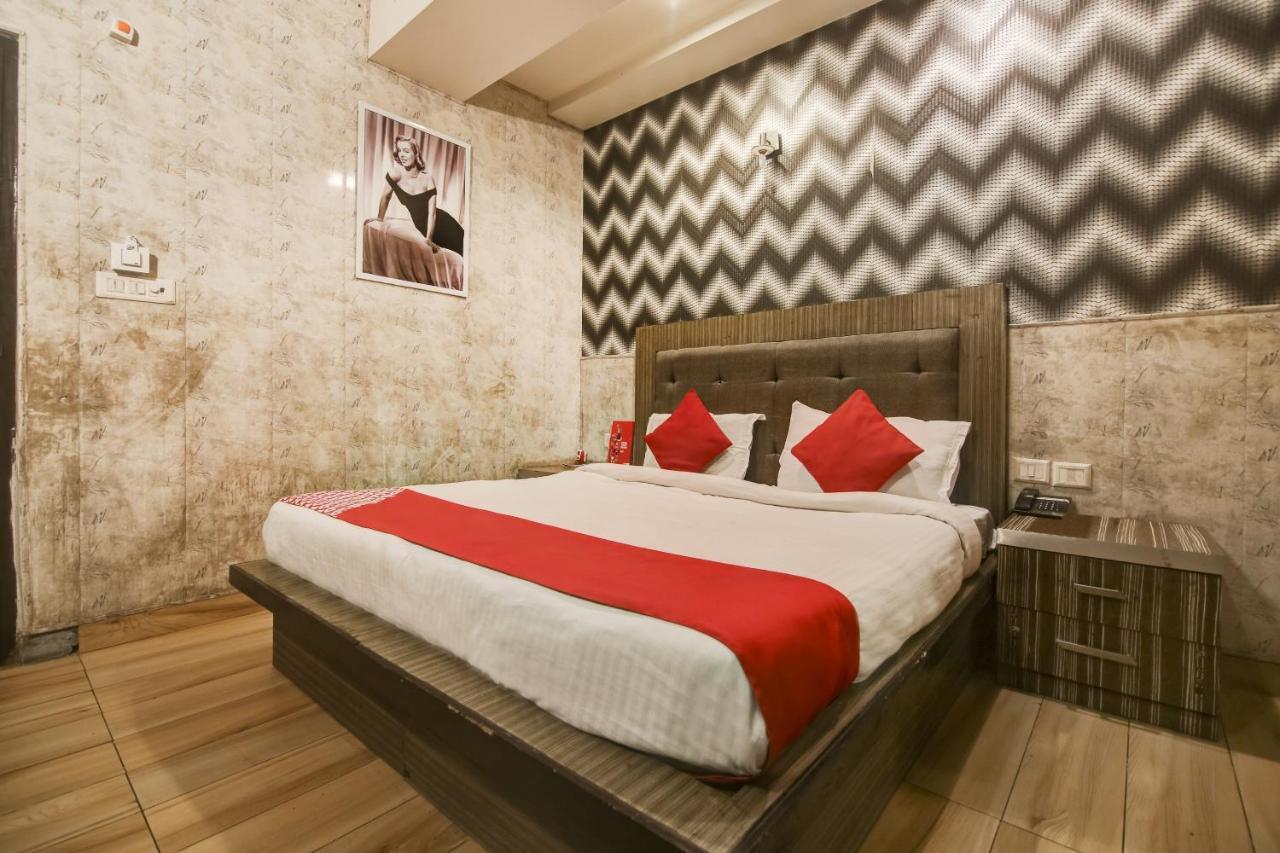 Collection O 76248 Hotel D Crown New Delhi Extérieur photo