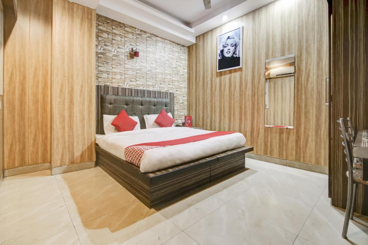 Collection O 76248 Hotel D Crown New Delhi Extérieur photo